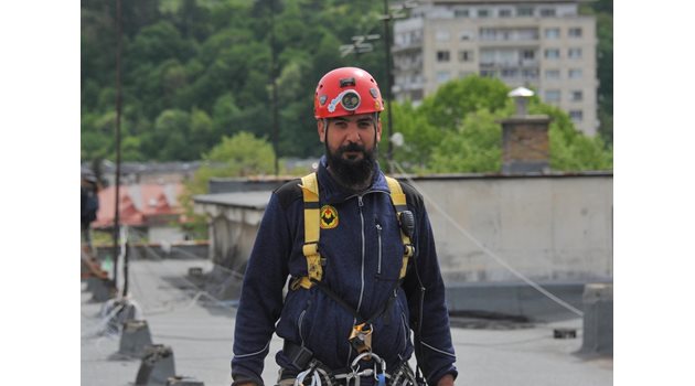 Тодор Иванов прекарва рождения си ден, докато спасява хора по време на кошмарното земетресение в Турция през февруари.