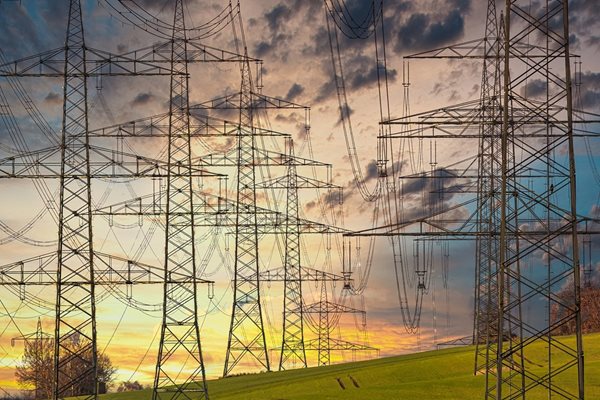 Парламентът прие на първо четене либерализацията на пазара на ток на едро