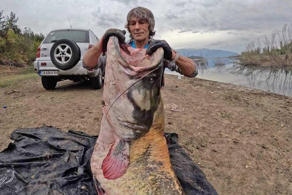 Риболовът на сомове е опасно хоби, споделя Марио Христов