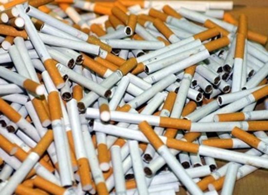 При претърсване в дома на 60-годишната В. С. от града е установено, че тя притежава 1800 къса цигари от една марка. СНИМКА: Архив