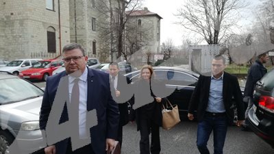 Главният прокурор Сотир Цацаров току-що пристигна в Кърджали Снимка: Ненко Станев