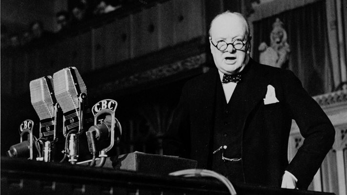 Уинстън Чърчил е носел модели с кръгли стъкла.
СНИМКА: АРХИВ