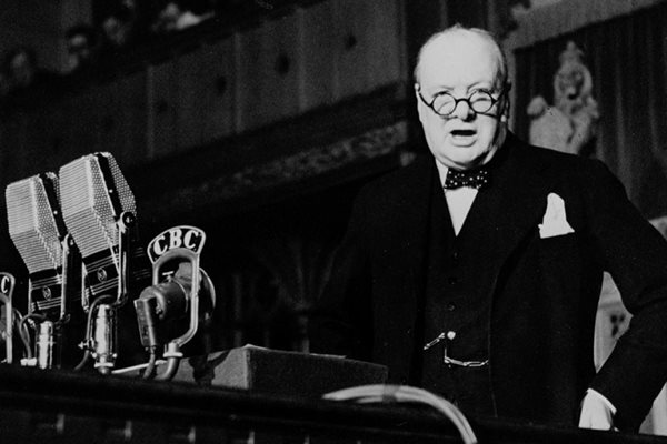 Уинстън Чърчил е носел модели с кръгли стъкла.
СНИМКА: АРХИВ