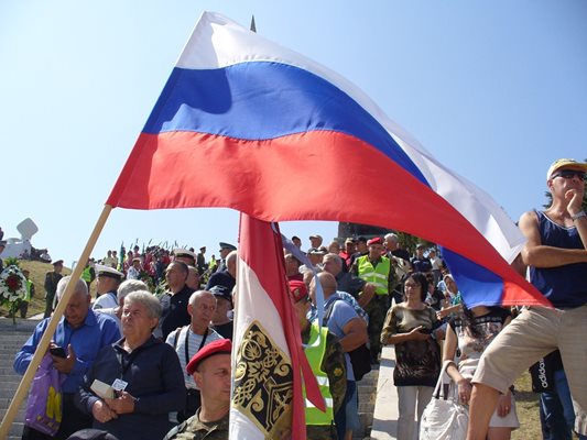 Не се мина и без руско знаме, но за разлика от друг път днес то беше само едно.
Снимка: Ваньо Стоилов