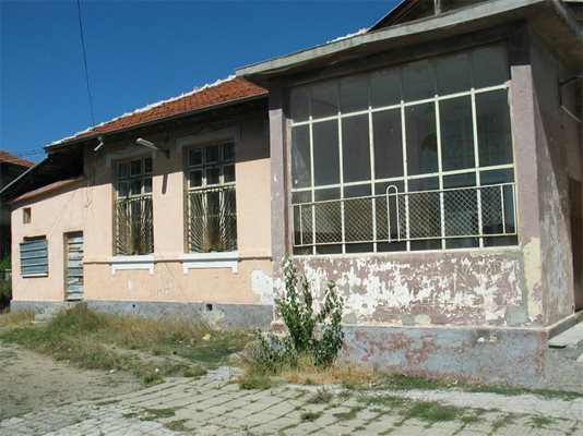 Бившето училище "Сава Радулов", където се съхранява част от колекцията на Димитров.