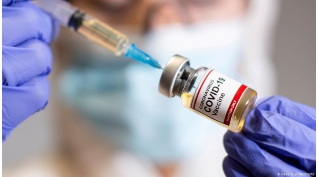 Здравното министерство ще раздаде 102 смарт часовника на ваксинирани.
