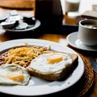 Първото хранене за деня е най-важното и е добре да включва яйца и пълнозърнест хляб.