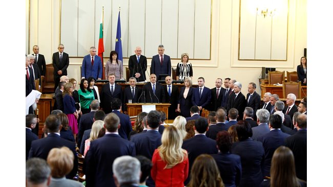 Case: Are 14 ministers of Borissov and 2 orders leaving the parliament immediately after the oath