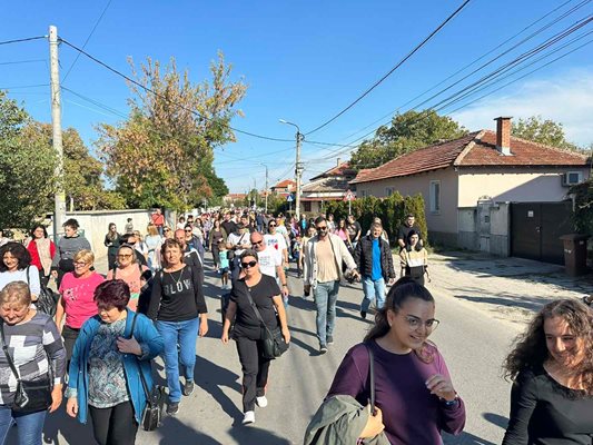 Търпението на местните хора се изчерпва.