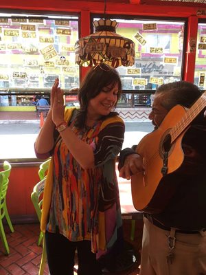 Певицата намери приятели в Мексико