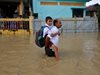 Най-малко 17 жертви на наводнение в Индия (Снимки)