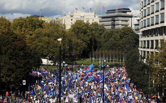 Над един милион протестирали днес в Лондон срещу Брекзит (Снимки)