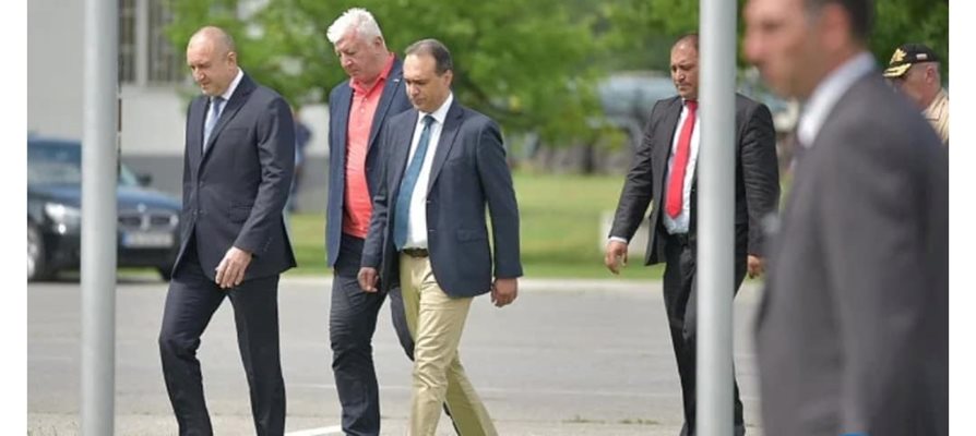 Министърът на отбраната Драгомир Заков също дойде в Граф Игнатиево.