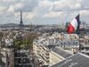 Екоактивист свали наполовина френското знаме от покрива на Пантеона в Париж