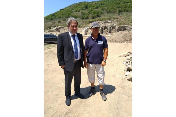 Министър Боил Банов посети разкопките на Хераклея Синтика. СНИМКИ: ИСТОРИЧЕСКИ МУЗЕЙ-ПЕТРИЧ.