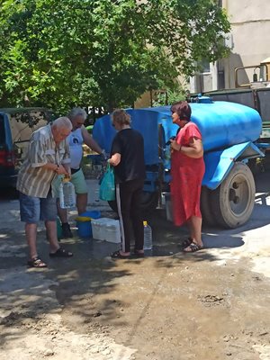 Жителите в район "Източен" ще пият от водоноски.