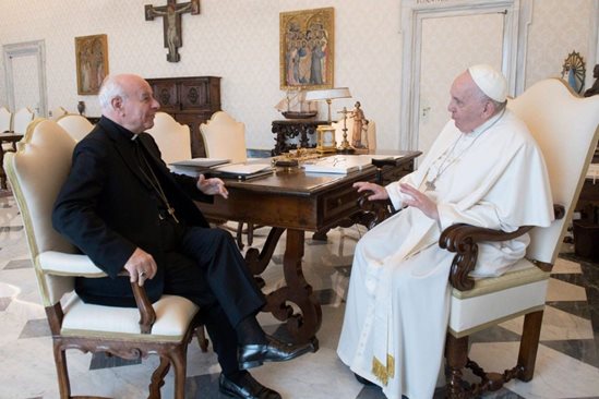 Архиепископ Винценцо Палия с папа Франциск. 
Снимка: Папска академия за живота