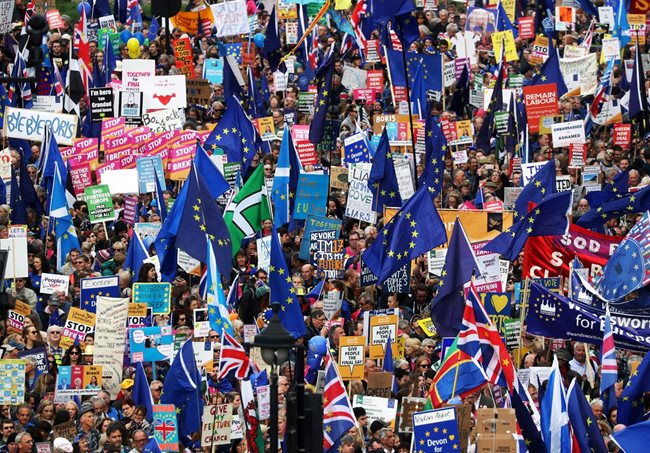 Над един милион протестирали днес в Лондон срещу Брекзит (Снимки)
