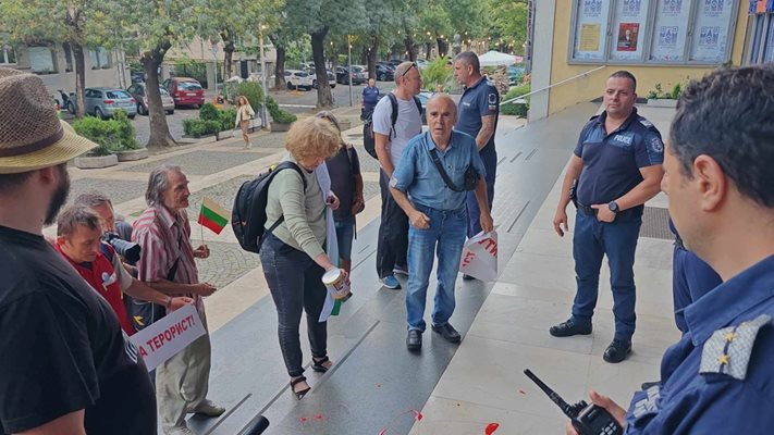 They pour red paint in front of the Russian Cultural and Information Center in Sofia