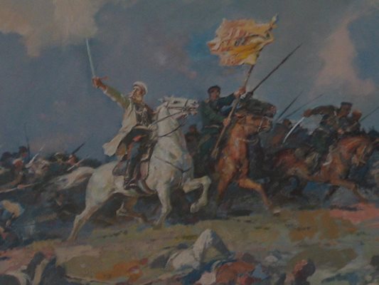 На панорамното платно е изобразен ген. Скобелев, който на бял кон повежда войниците си в третия щурм за Плевен.