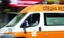 Зверски пребиха шофьор на линейка, пристигнала за блъснато 8-годишно дете край Руен