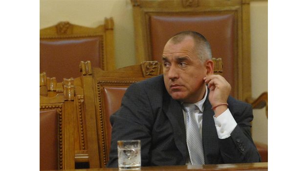 Бойко Борисов бил недоволен, че за пореден път името на верния му Сидеров е забъркано в "банк гейт".