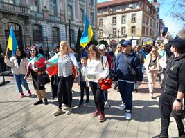 Стотици украинци и българи излязоха на протест срещу войната.

СНИМКИ: Авторът.