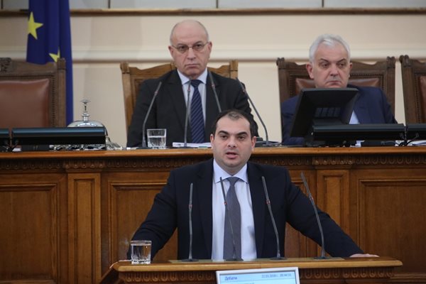 Брегово е наказано от българското правителство, заяви Филип Попов в декларация от името на ПГ на "БСП за България". Снимка БСП