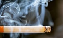 Неизгасена цигара предизвика пожар във Варна, пострада жена