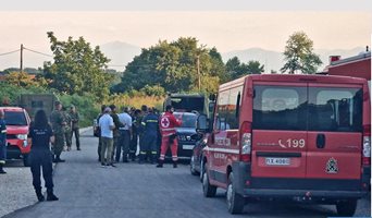 Не дават пиле да прехвръкне в зоната на разбилия се до Кавала самолет с боеприпаси (снимки)