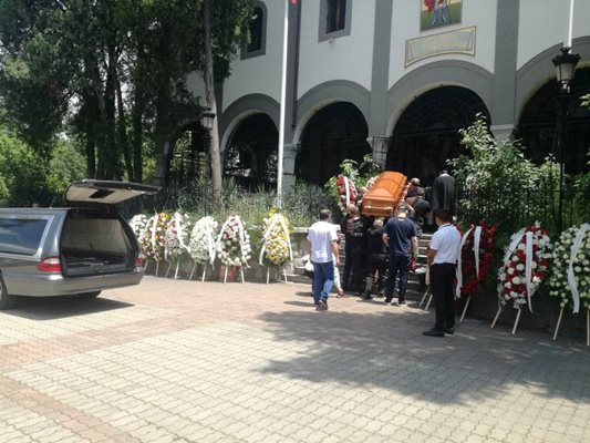 Ангел Христов бе в затворен ковчег. СНИМКА: Тони Маскръчка