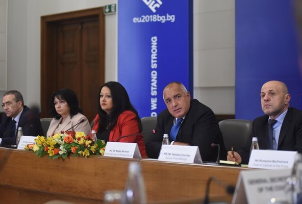 Премиерът Бойко Борисов присъства на срещата с постоянните представители към ЕС на държавите членки заедно с министри от кабинета.  СНИМКА: МИНИСТЕРСКИ СЪВЕТ