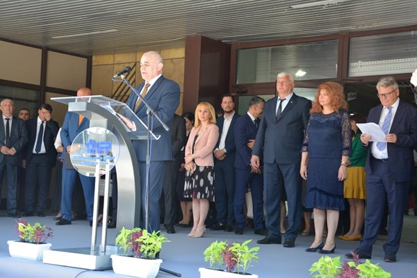 Вицепрезидентът Илияна Йотова, министър Георги Гьоков и еврокомисарят по работните места и социалните права Никола Шмит откриха Европейския форум на субектите на социалната и солидарна икономика в Пловдив.