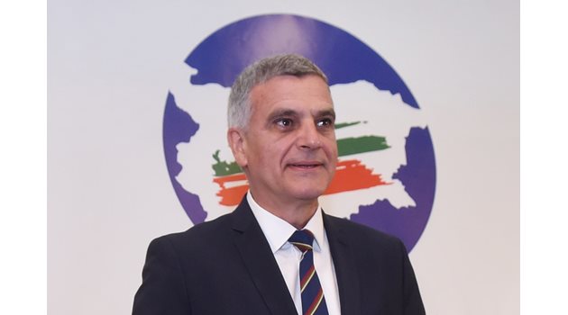 Бившия служебен премиер Стефан Янев при учредяването на партията му "Български възход"