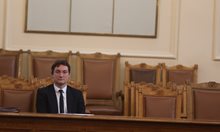 Антикорупционната комисия вече ще разследва. ГЕРБ подкрепи закона на Зарков, гласува шарено за “Промяната” (Обзор)