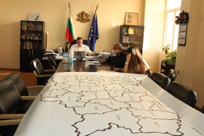 



The Minister of Health, Prof. Kostadin Angelov, held a videoconference conversation with the advice of experts in epidemiology and infectious diseases.  PHOTO: MH