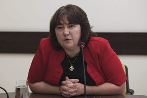 Велкова: прекратяваме порочната практика за превъзлагането при инхаус поръчките