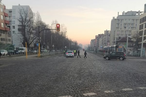 Две коли са се сблъскали малко след 8 ч. днес СНИМКИ: Фейсбук/Катастрофи в София