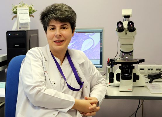 Доц. д-р Весела Иванова е ръководител на Катедрата по обща и клинична патология към Медицинския факултет на МУ - София.