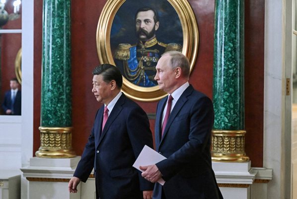 Русия и Китай демонстрираха днес своето "безгранично приятелство" по време на пищна церемония в Кремъл