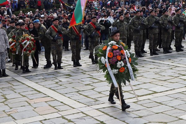 Венци и цветя за освободителите