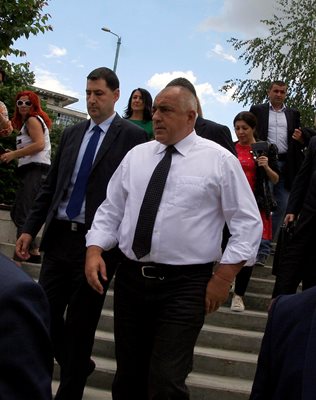 Бойко Борисов пристига на срещата. СНИМКА: Наташа Манева