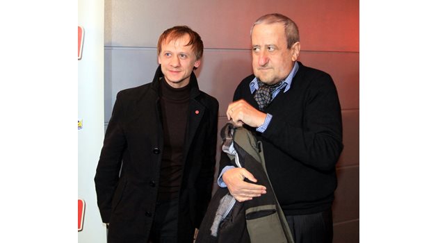 Велко Кънев и Иван Бърнев на премиерата на филма “Стъпки в пясъка”, в който младият актьор играе главната роля.