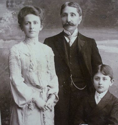 Стефан Панаретов със съпругата си Лидия Гайл и сина си Кирил във Виена СНИМКА: ДЪРЖАВНА АГЕНЦИЯ “АРХИВИ”