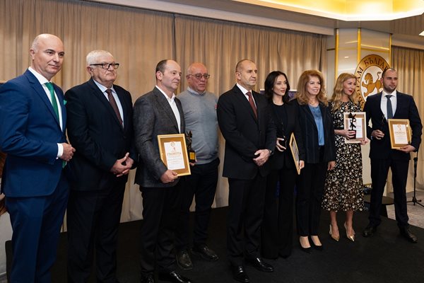 Румен Радев откри 3-та церемония за годишните награди за българските производители "Златна мартеница"
СНИМКА: Пресцентър на Президентството