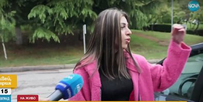 Разбиха колата на млада жена в Благоевград, тя подозира сплашване