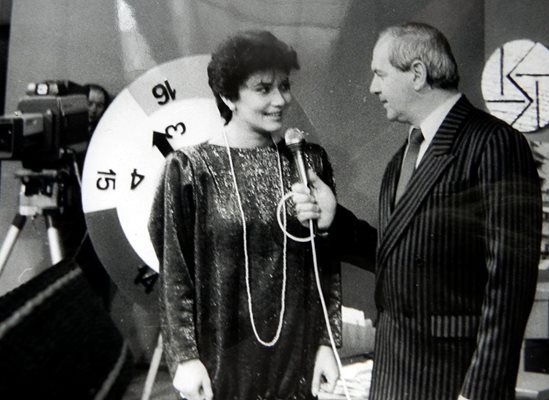 Румяна Тонева и Петър Вучков в едно от първите издания на играта "Няма време"