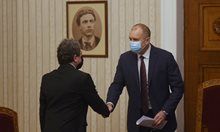 С партията на Слави Трифонов започнаха съботните консултации с президента