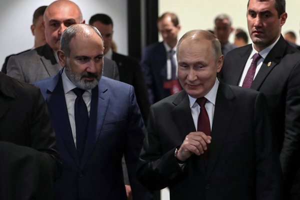 Владимир Путин и на срещата на върха в Ереван Снимка: Ройтерс