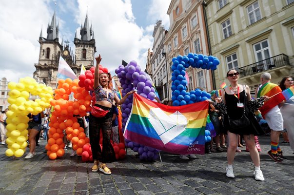 Гей парадът в Прага снимки Ройтерс